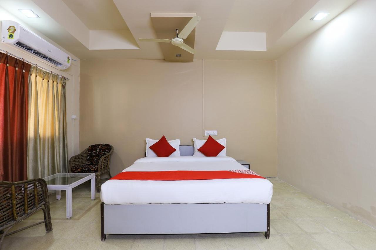 Oyo Hotel Park Veraval Екстериор снимка