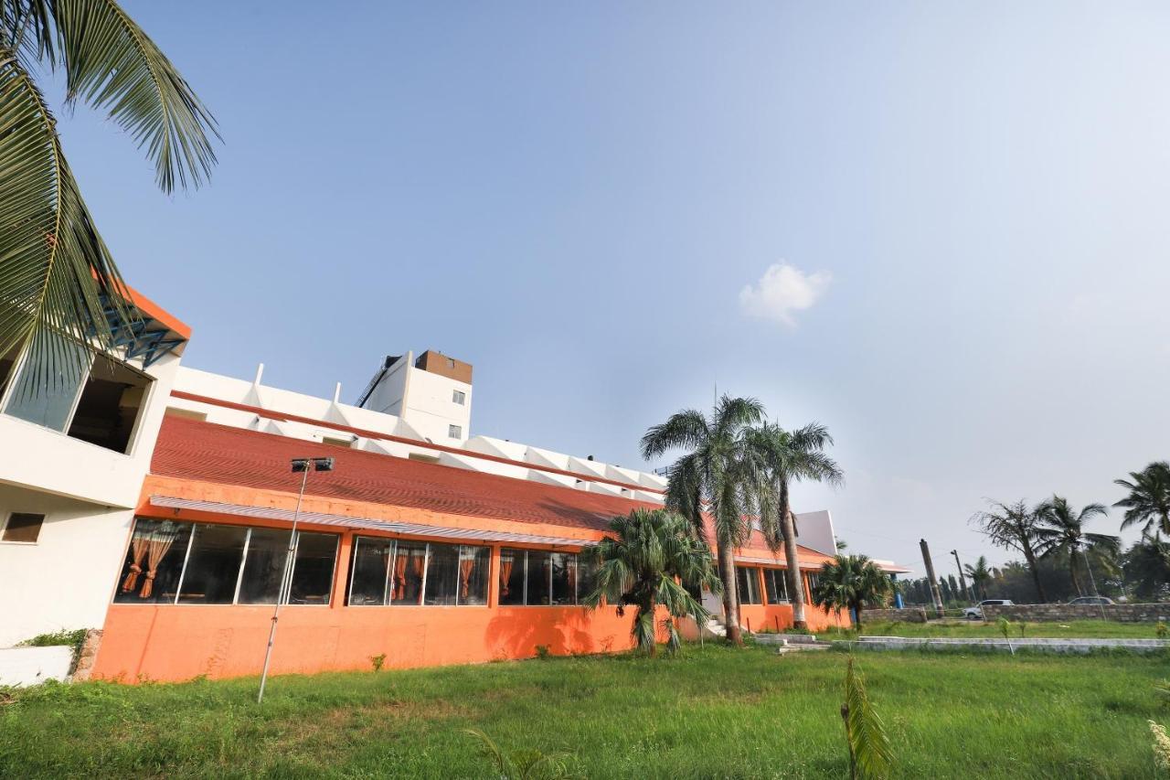 Oyo Hotel Park Veraval Екстериор снимка