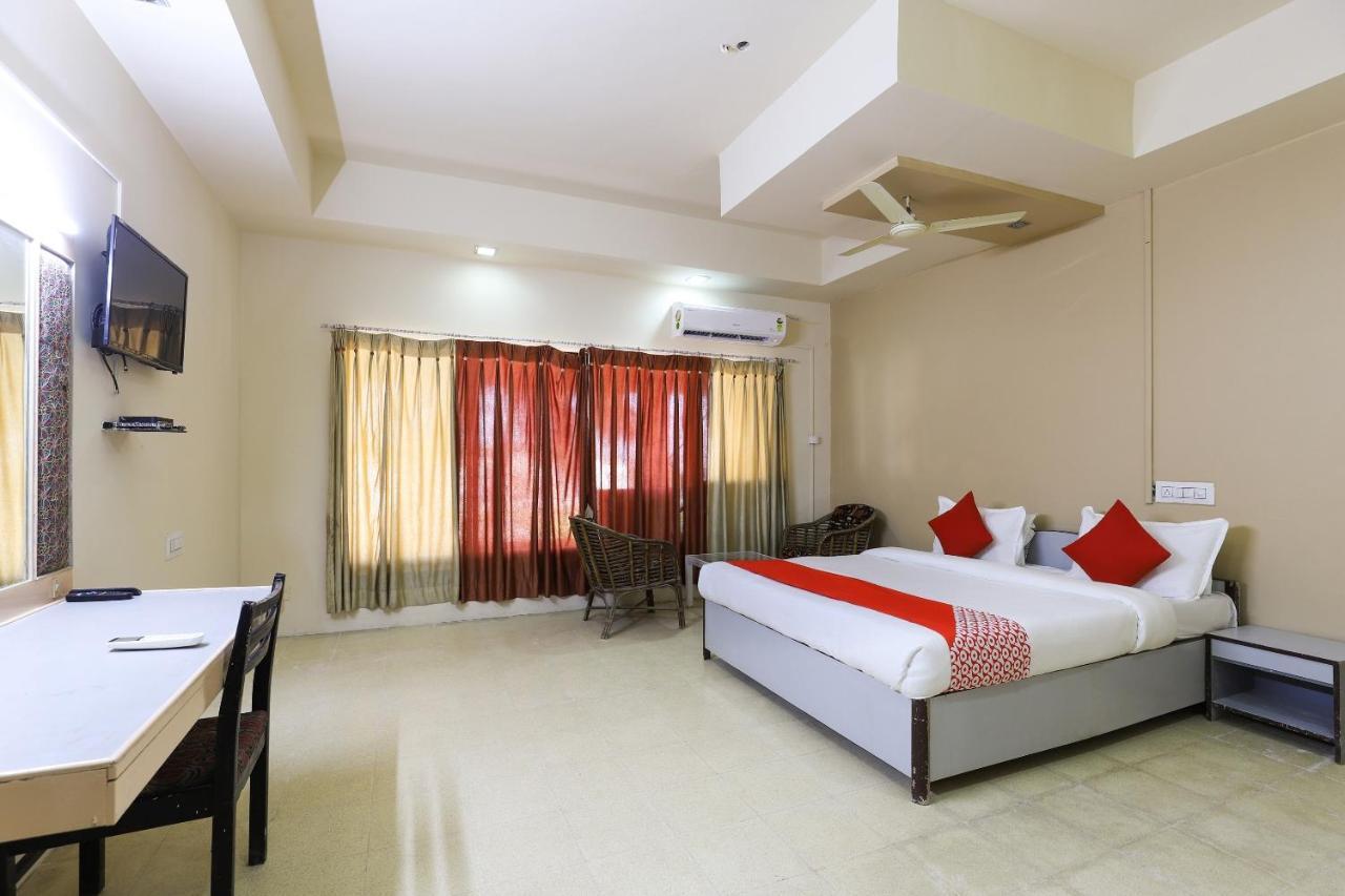 Oyo Hotel Park Veraval Екстериор снимка