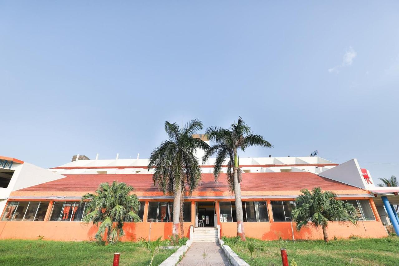 Oyo Hotel Park Veraval Екстериор снимка